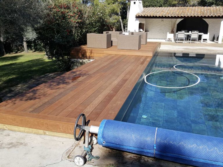 Construction d'une terrasse en bois exotique à Vergèze