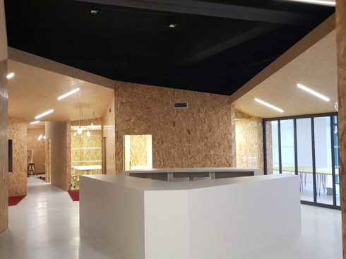 L'Open Tourisme Lab à Nîmes : Ossature bois, agencement intérieur, menuiseries