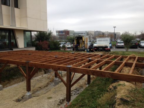 Construction d’un pont en pin autoclave - Aménagement extérieur