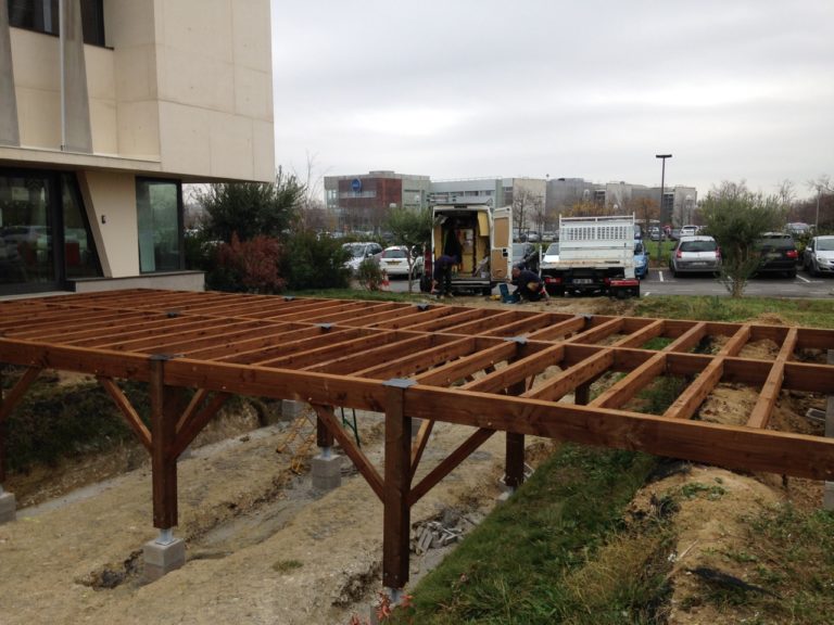 Construction d’un pont en pin autoclave - Aménagement extérieur
