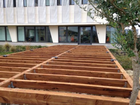 Construction d’un pont en pin autoclave - Aménagement extérieur