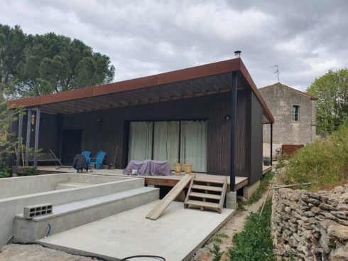 Construction d’une maison bioclimatique à Villevieille par Différence Bois