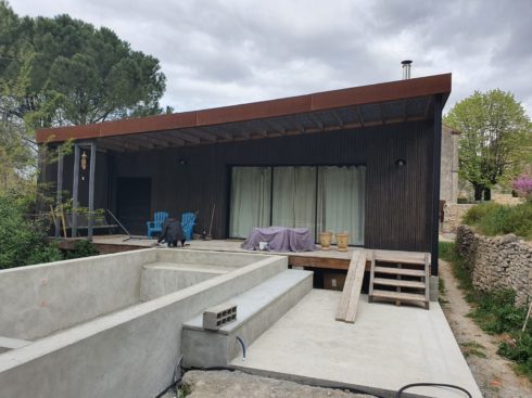 Construction d’une maison bioclimatique à Villevieille par Différence Bois
