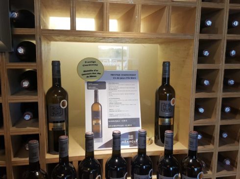 Ameublement sur-mesure d’un caveau à Vergèze - Mobilier bois