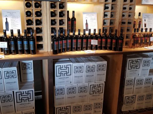 Ameublement sur-mesure d’un caveau à Vergèze - Mobilier bois