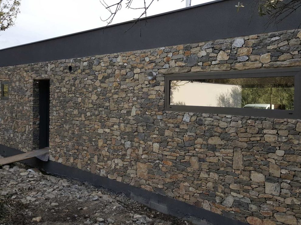 Pose de menuiseries alu au nu extérieur à Aubais et volets sur-mesure